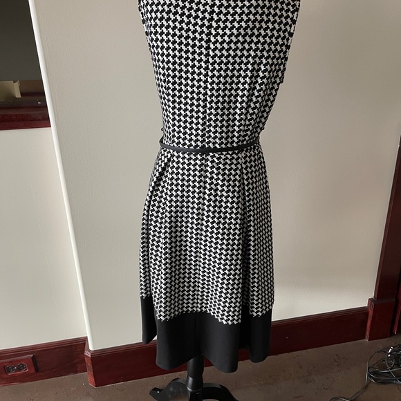 Classics fit and flare dress black and white houndstooth print - Picture 3 of 4